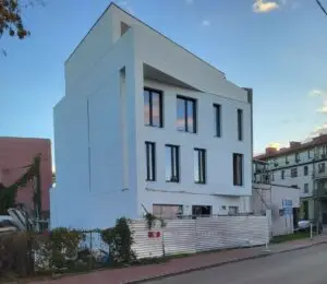dom z elewacją - wykadrowane